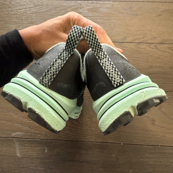 Brooks Cascadia 16 Women’s Size 8 (B regular) Running Shoes Hiking Black Mint - Picture 5 of 10